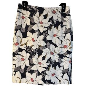 Ann Taylor Blue and White‎ Floral Pencil Skirt Size 6